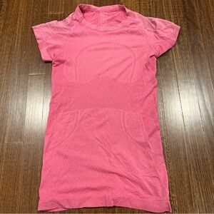 Lululemon run swiftly short-sleeve shirt size 4 in pink